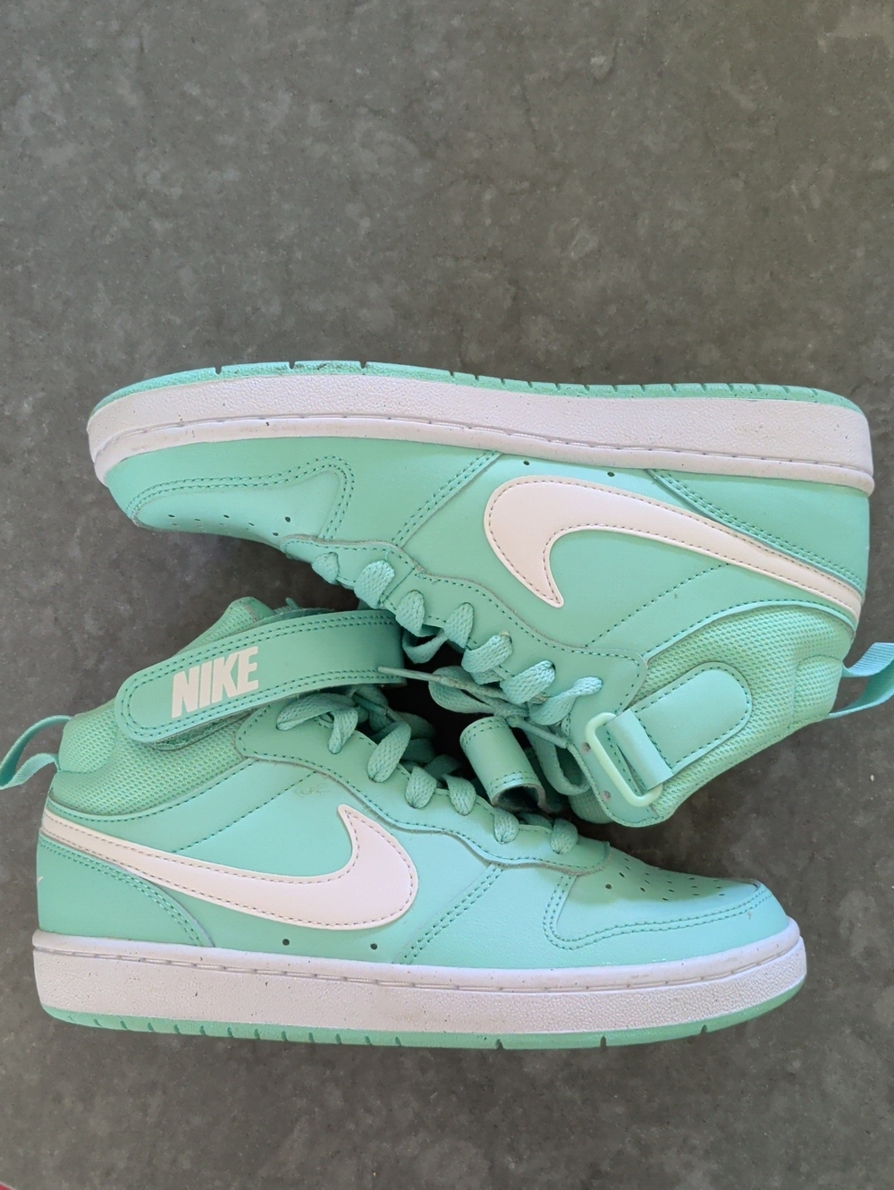 Nike Kids' Mid-Top Sneakers in Mint/White